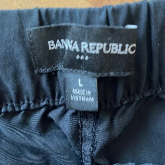 Banana Republic black lightweight cargo zippered pants in Large - Picture 4 of 5